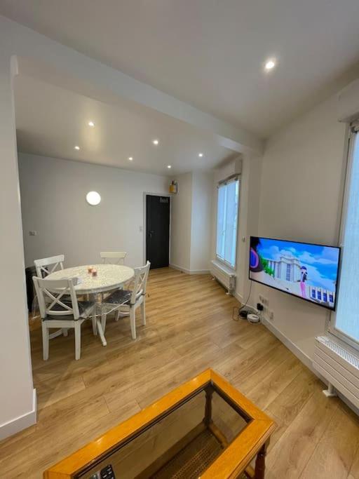 Paris Centre Clamart Hopital Percy Appart 2 Pieces Tres Lumineux Grand Экстерьер фото